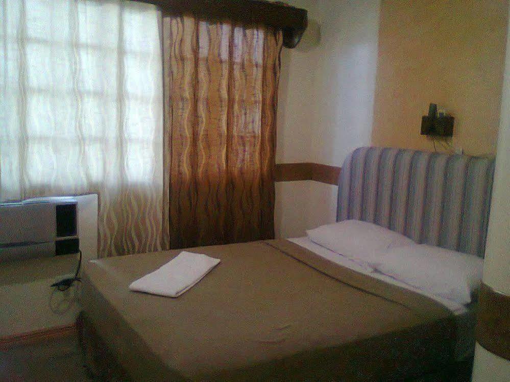 Golden Stallion Suites Cagayán de Oro Exterior foto