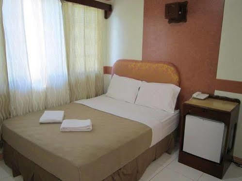 Golden Stallion Suites Cagayán de Oro Exterior foto